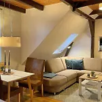 Derya, Friedrichstrasse Appartement